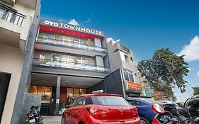 Townhouse Chattarpur Opp. Tivoli Garden Near Chhatarpur Metro Station Hotel New Delhi India
