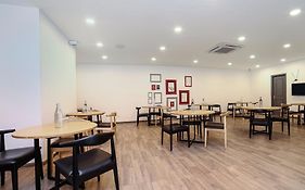 Oyo Townhouse 067 Chattarpur